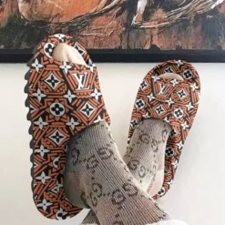 [NEW] Premium LOUIS VUITTON Unisex Yeezy Slides Slides MRS-BZ51-LV1112