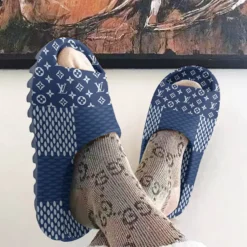 [NEW] Premium LOUIS VUITTON Unisex Yeezy Slides Slides MRS-BZ51-LV1118