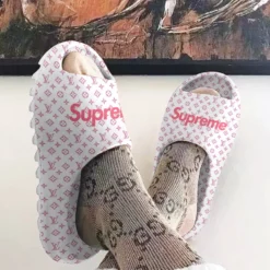 [NEW] Premium LOUIS VUITTON Unisex Yeezy Slides Slides MRS-BZ51-LV1120