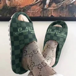 [NEW] Premium LOUIS VUITTON Unisex Yeezy Slides Slides MRS-BZ51-LV1125