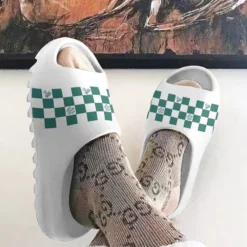 [NEW] Premium LOUIS VUITTON Unisex Yeezy Slides Slides MRS-BZ51-LV1127