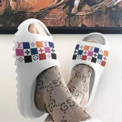 [NEW] Premium LOUIS VUITTON Unisex Yeezy Slides Slides MRS-BZ51-LV1128