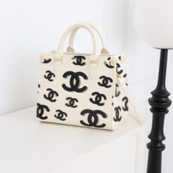 CHANEL Premium Leather Handbag Limited Edition 2025 LUX-PF-0FFC0ZLVM