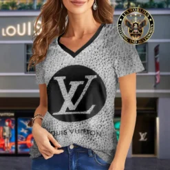 Premium LOUIS VUITTON V-Neck T-Shirt 💖 Women 2024 LUX- VTX-000KZSPZARK